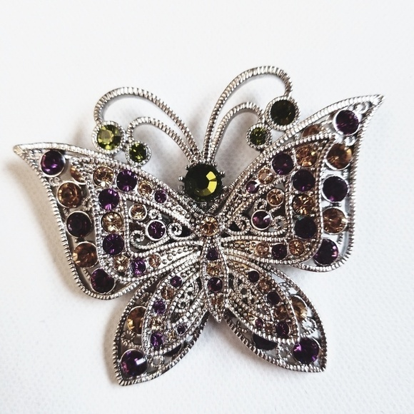 𝅺2 in 1 Butterfly Necklace & Broach Pin Jewelry Set. - Picture 3 of 7
